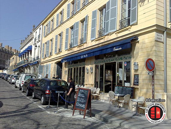 Store banne monobloc à Versailles (Yvelines)
