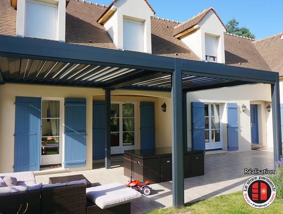 Pergola bioclimatique à Montfort L'amaury (Yvelines)