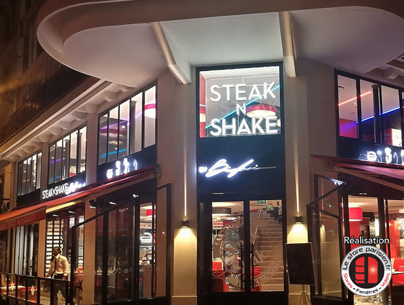 Stores banne Steak n Shake - Sébastopol Paris 1er - Le Store Parisien 