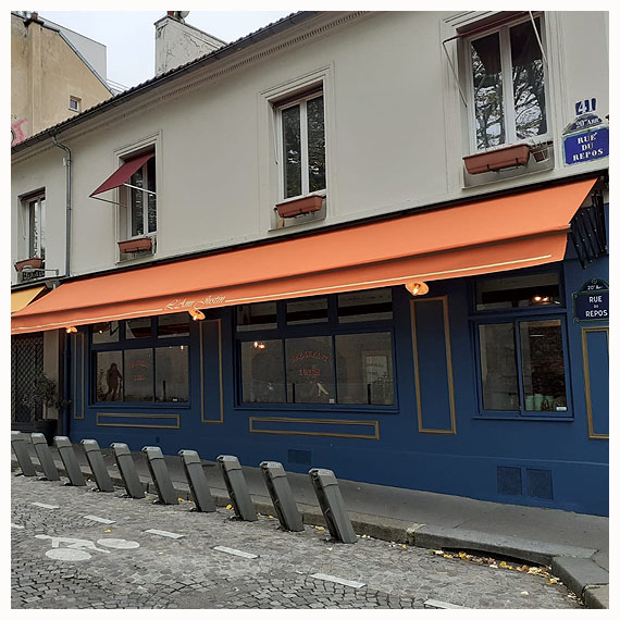 Rentoilage de stores banne de restaurant à Paris - Le Store Parisien