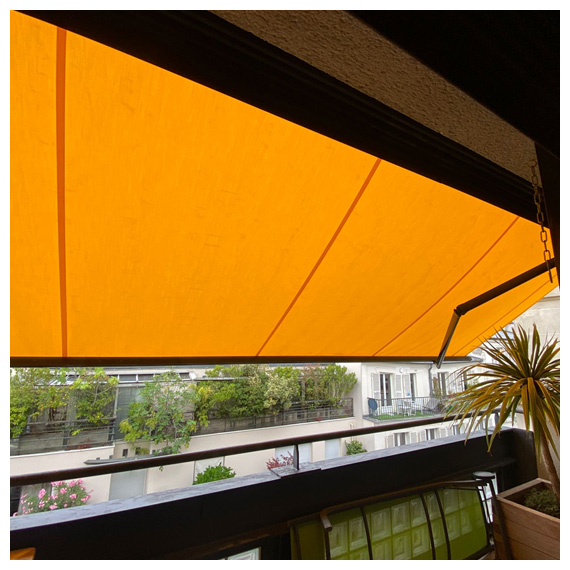Rentoilage de stores sur balcon - Toile Dickson - Paris - Le Store Parisien