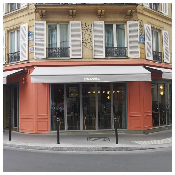 Rentoilage de stores de commerce à Paris - Le Store Parisien