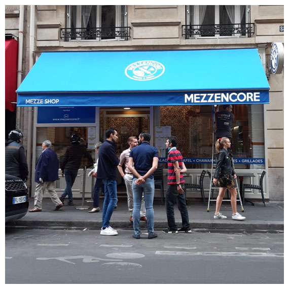 Store à lambrequin lumineux Paris