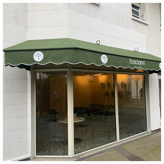 Rentoilage de stores banne de restaurant Yvelines 78 et Hauts-de-Seine 92 - Le Store Parisien